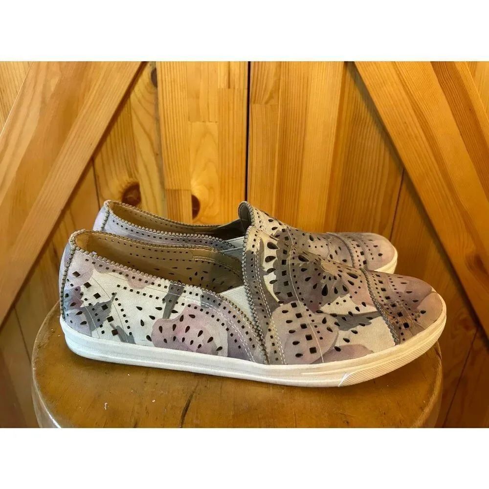 Earth Tangelo Flower Multicolored Perforated Leather Womens Size 8.5